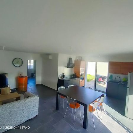 Chambre Dans Maison Plain-Pied Moderne Roanne Exteriér fotografie