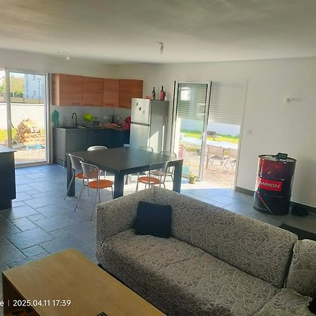 Chambre Dans Maison Plain-Pied Moderne Roanne Exteriér fotografie