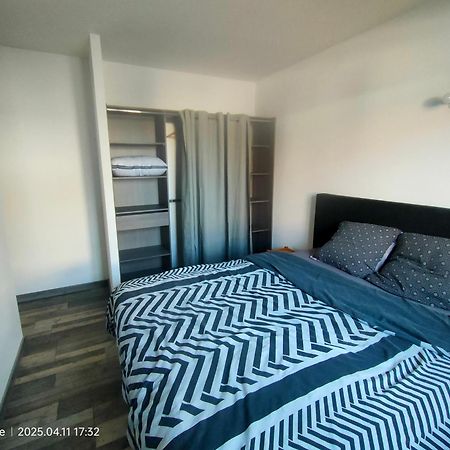 Chambre Dans Maison Plain-Pied Moderne Roanne Exteriér fotografie