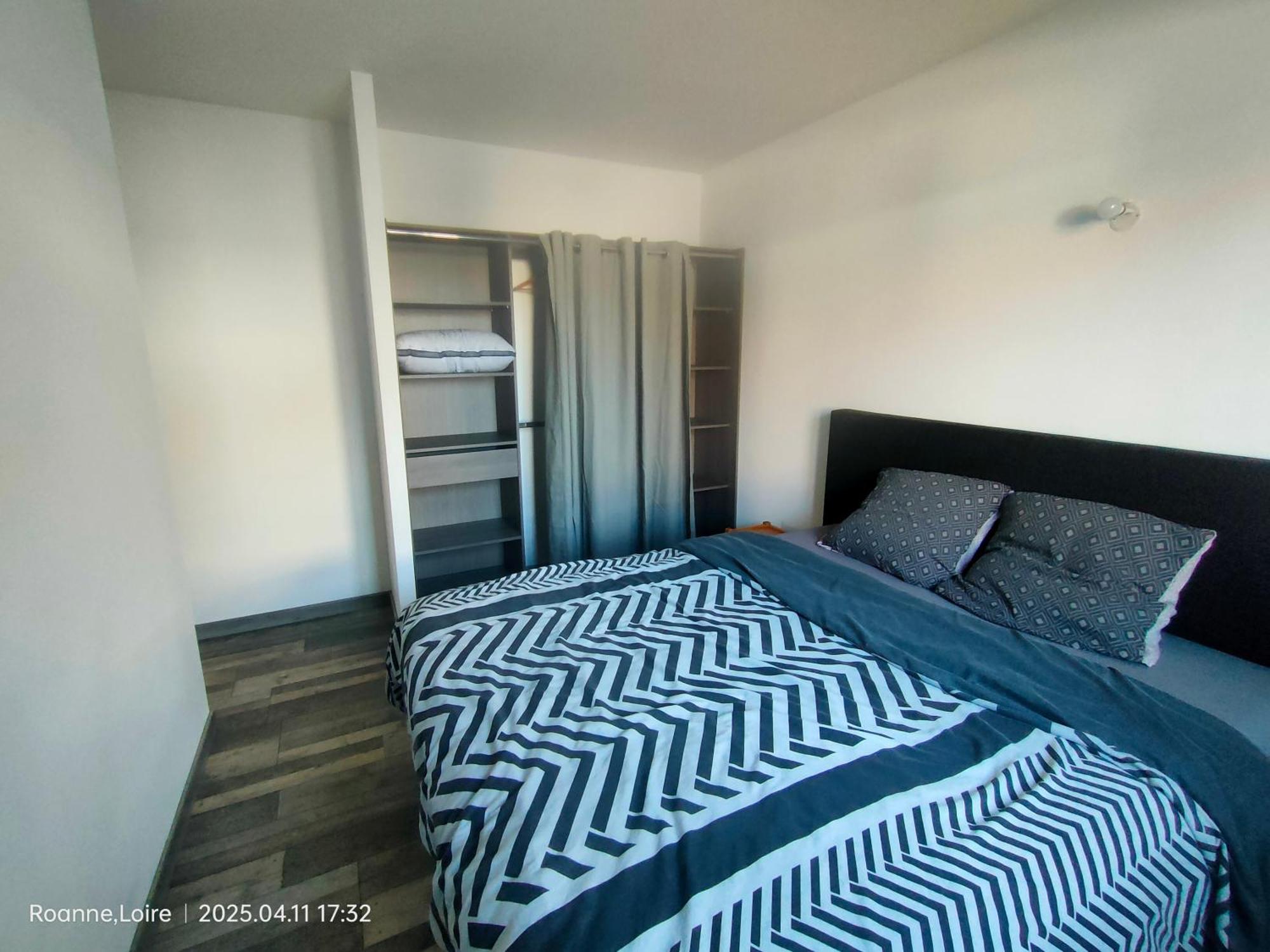 Chambre Dans Maison Plain-Pied Moderne Roanne Exteriér fotografie