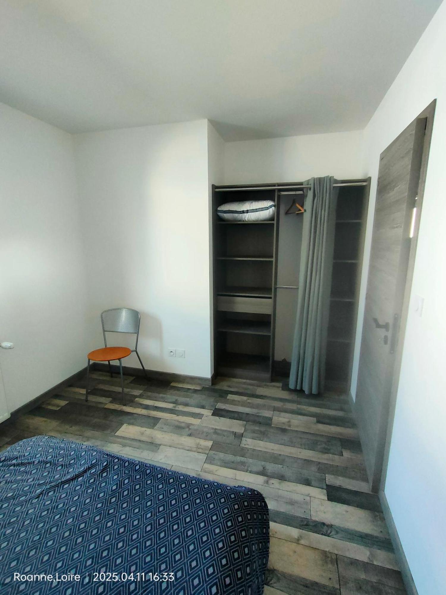 Chambre Dans Maison Plain-Pied Moderne Roanne Exteriér fotografie